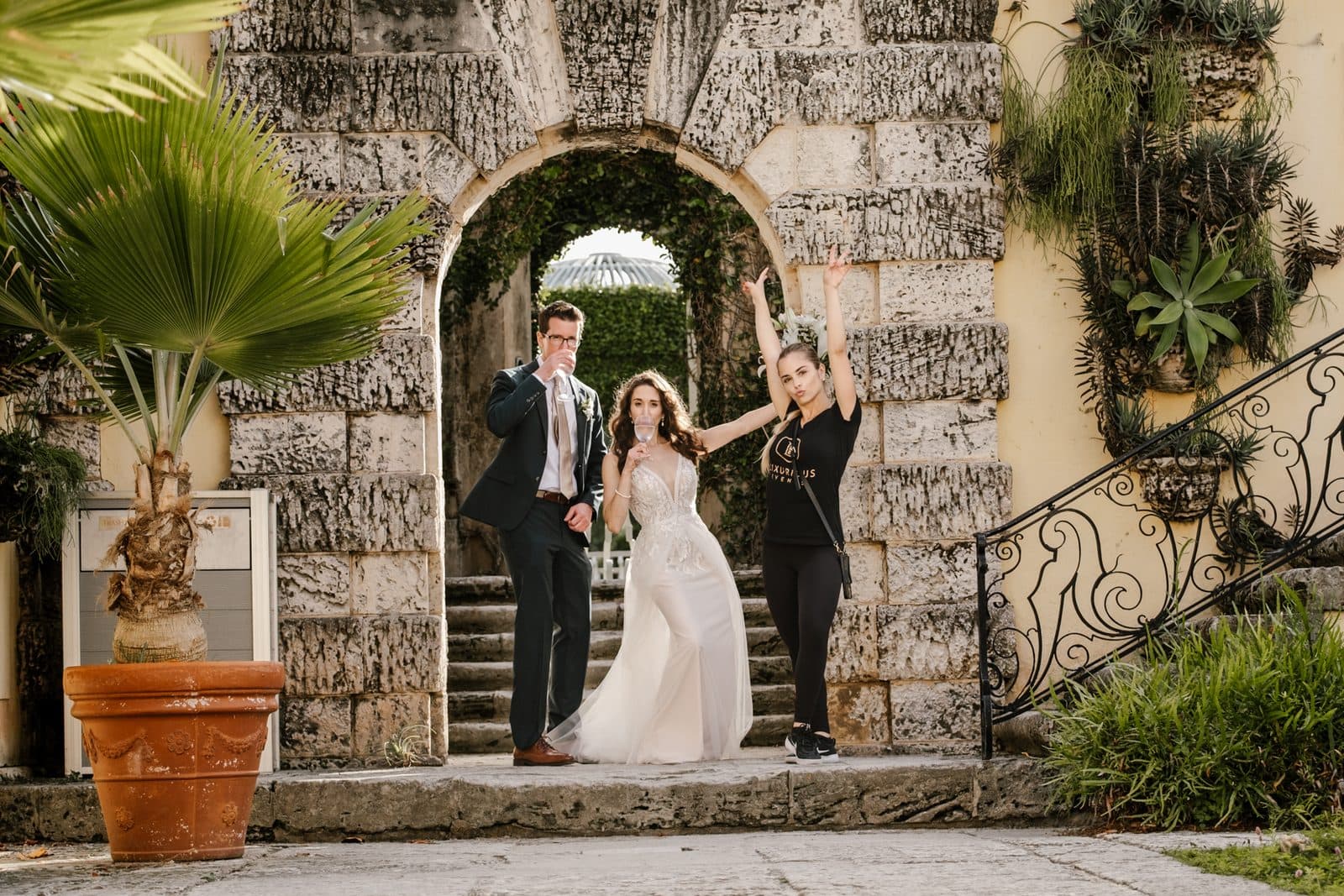 Chloe and Michael kissing beneath a stone arch